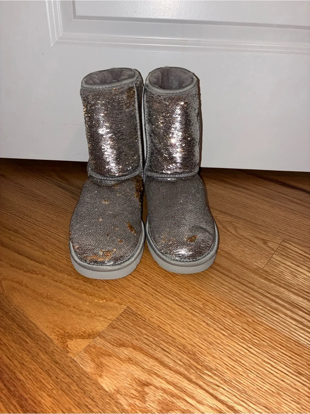 UGG Women’s Cosmos Sequin Size 6